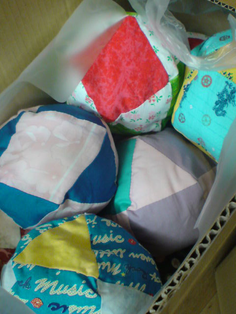 http://www.hyakuchomori.xyz/blog2/ball.jpg